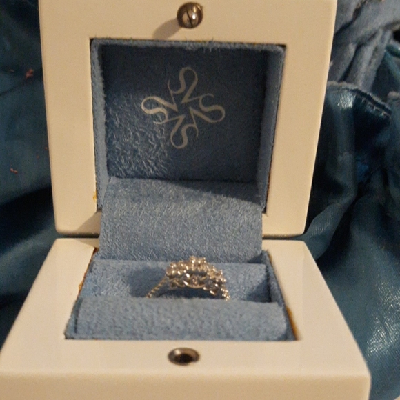 Vera Wang diamond engagement ring. Very rare! - Picture 1 of 7